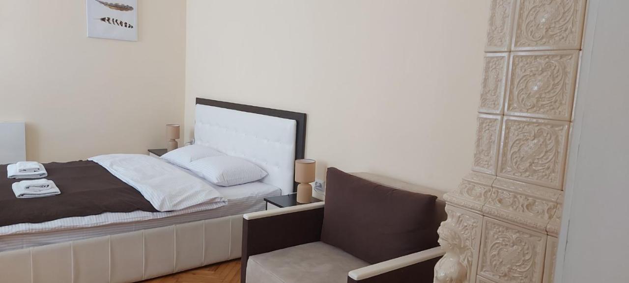White Rooms On City Center Lviv Exterior photo