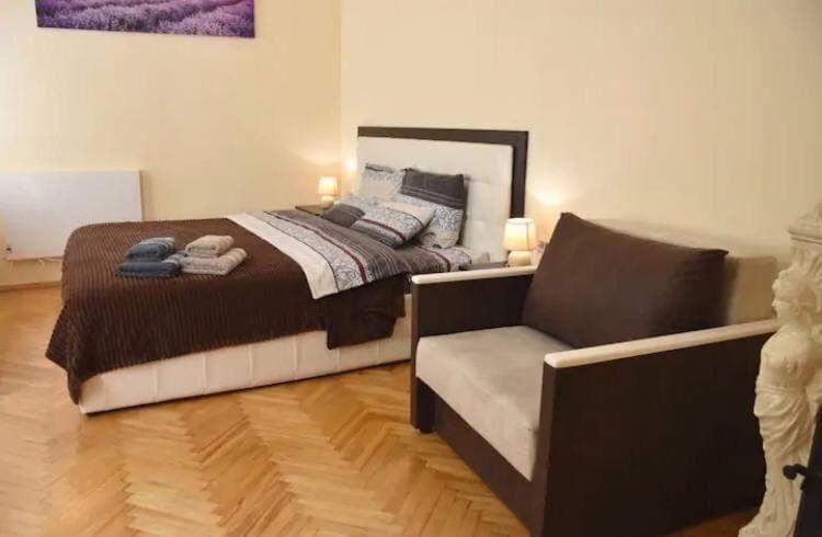 White Rooms On City Center Lviv Exterior photo